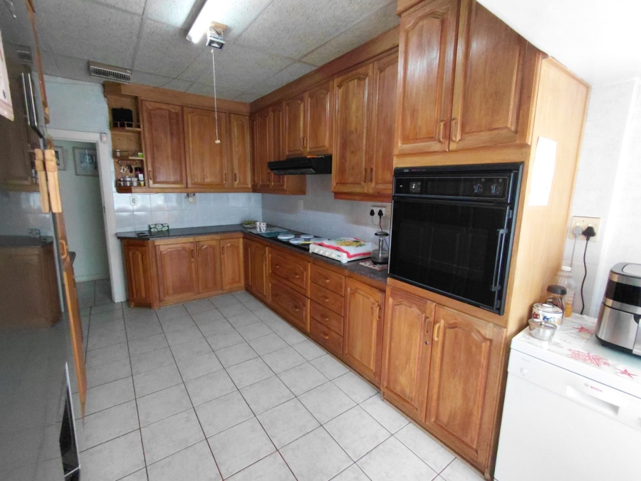 4 Bedroom Property for Sale in Wilgenhof Free State